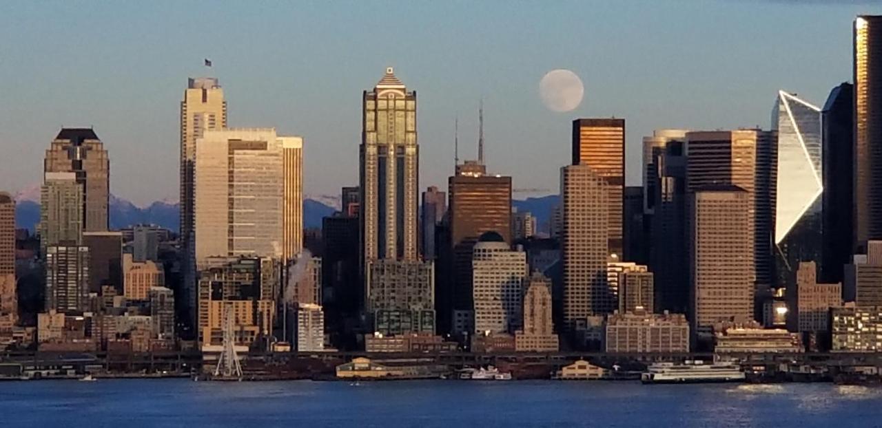 180 Degree, Unobstructed Bluff View! Daire Seattle Dış mekan fotoğraf